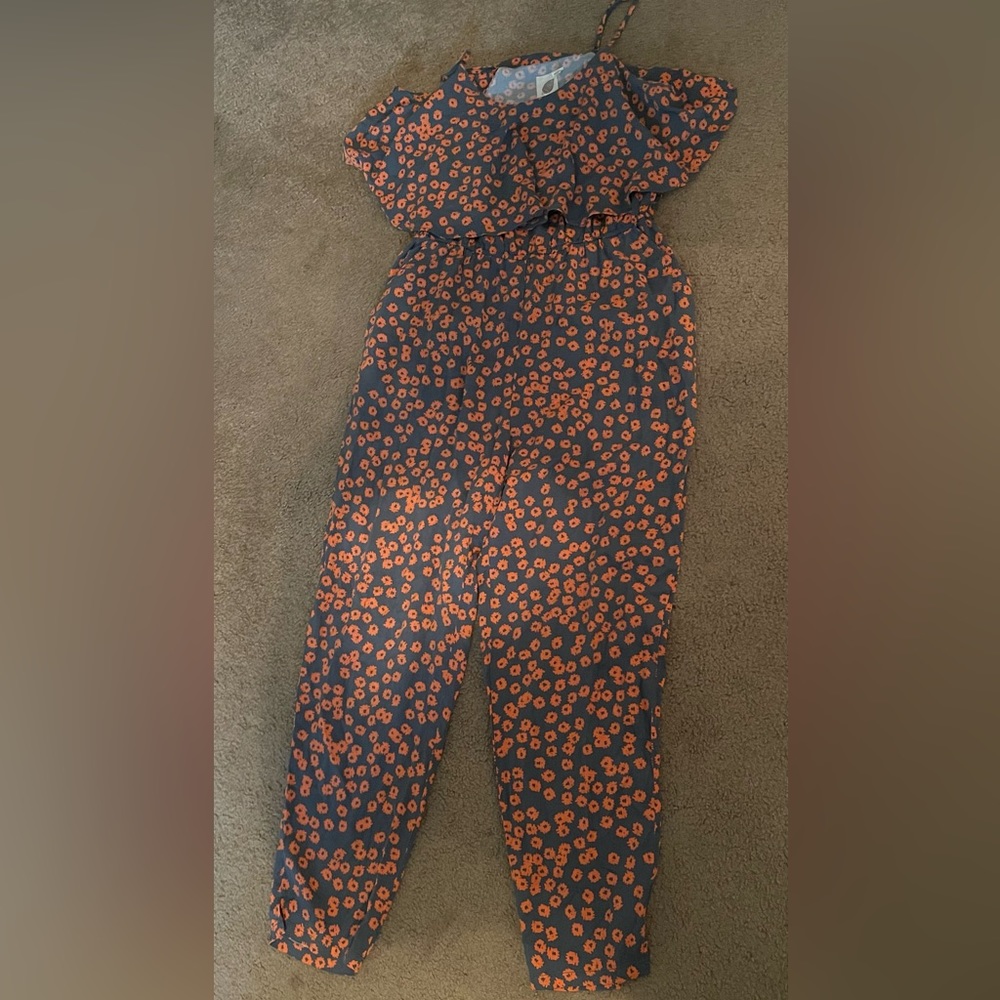 One piece beautiful jumpsuit size medium